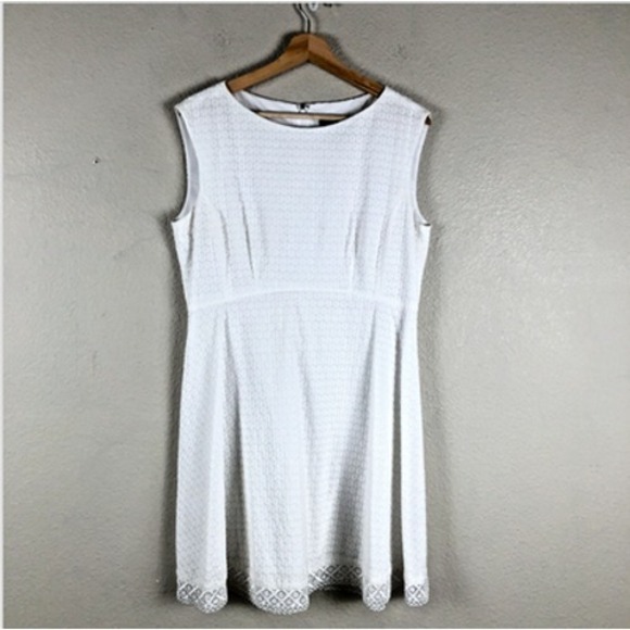 Tahari Dresses & Skirts - Tahari Arthur S Levine Lace Dress Womens 10P White Fit and Flare Feminine Casual